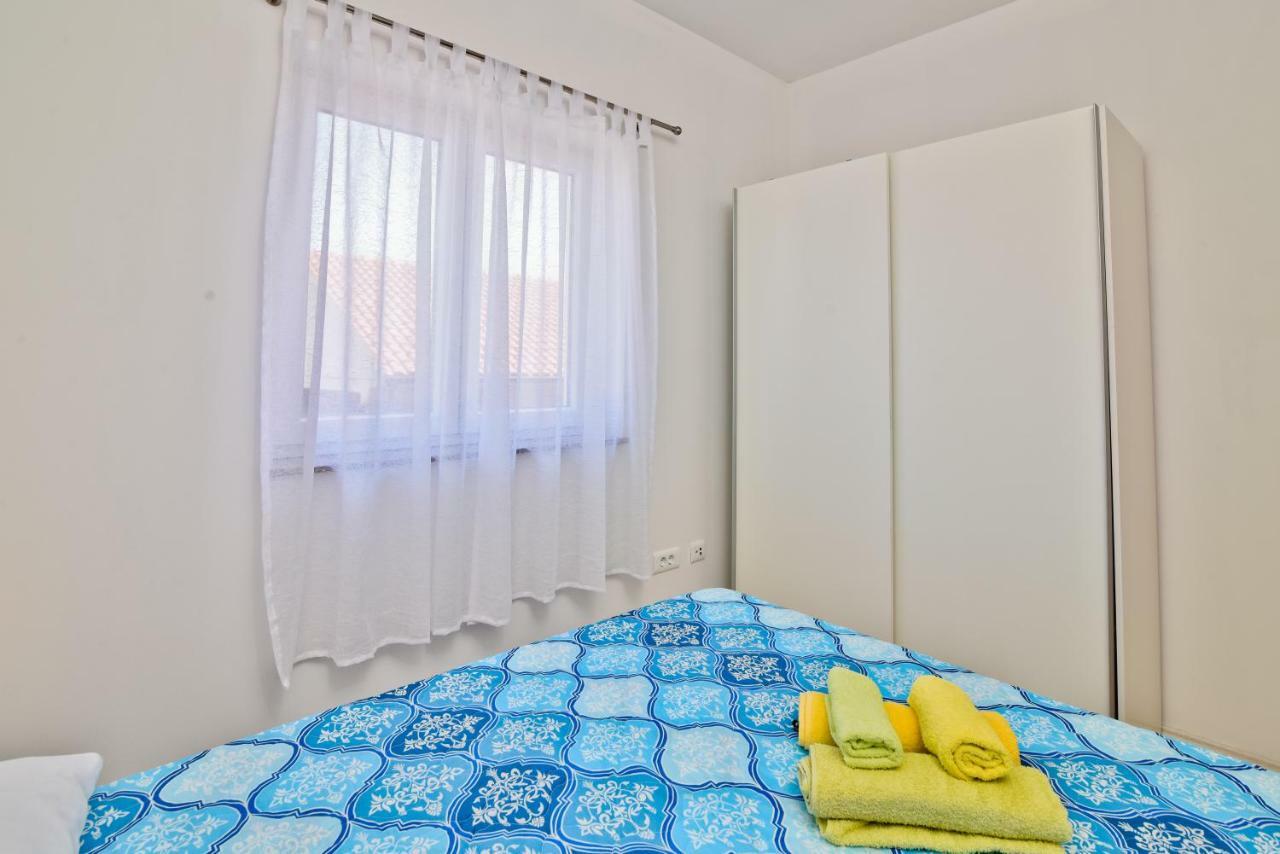 Apartments Mica Vrsi Buitenkant foto